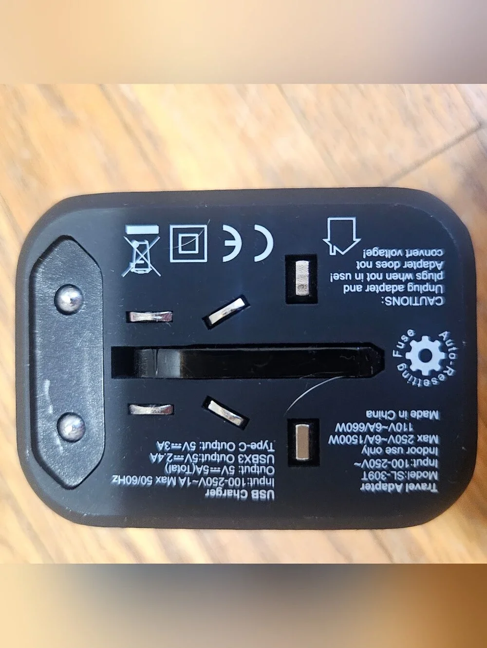 Glamfields Universal Travel Adapter Plug